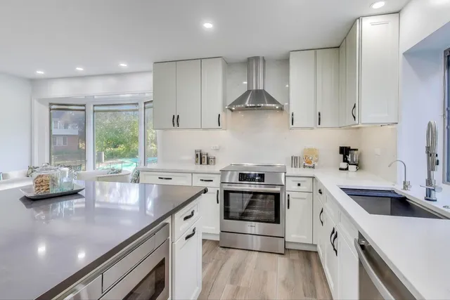 $975,000 | 1925 Ivy Lane, Northbrook, IL 60062