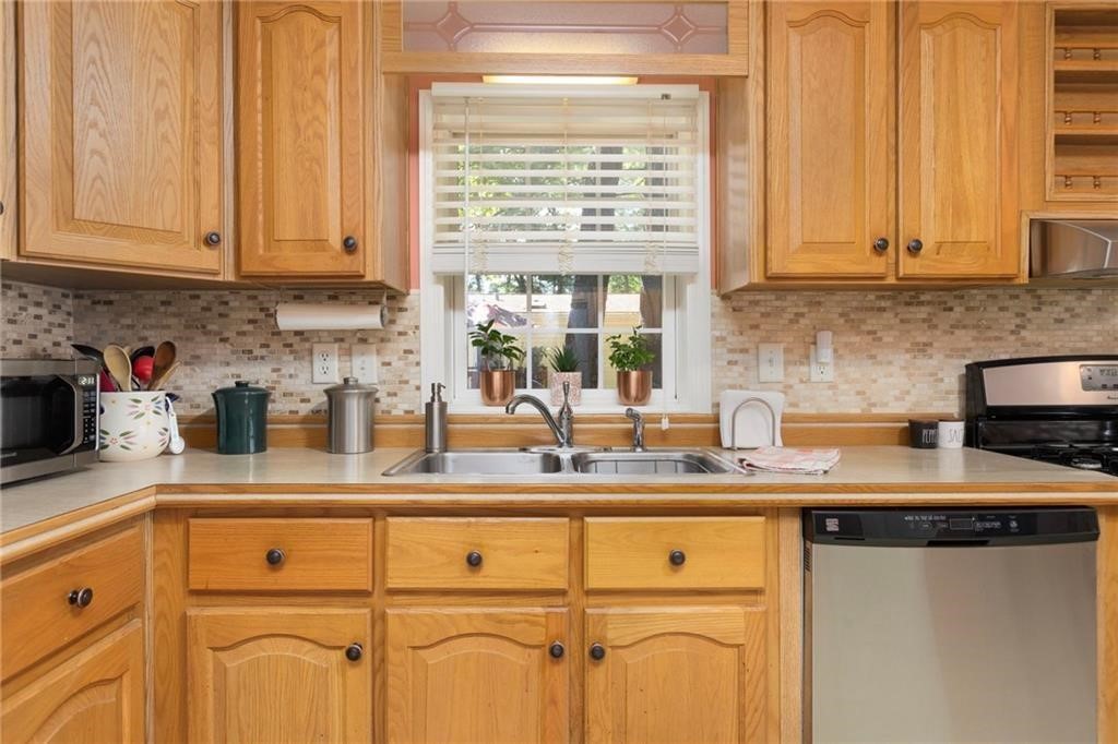 8 King Philip Road Coventry, RI 02816 - Photo 18 of 39