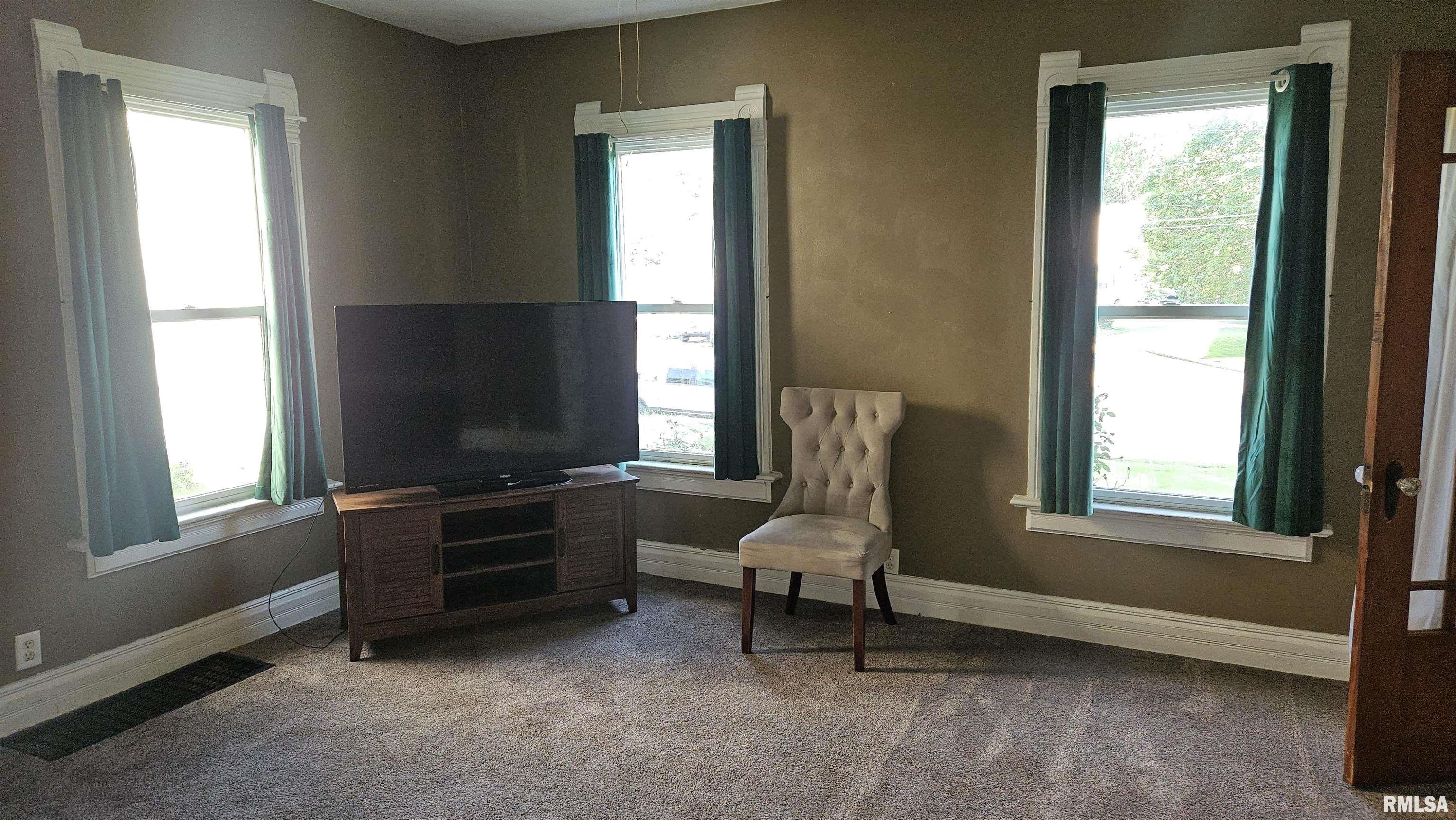 351 West Walnut Street Canton, IL 61520 - Photo 6 of 15