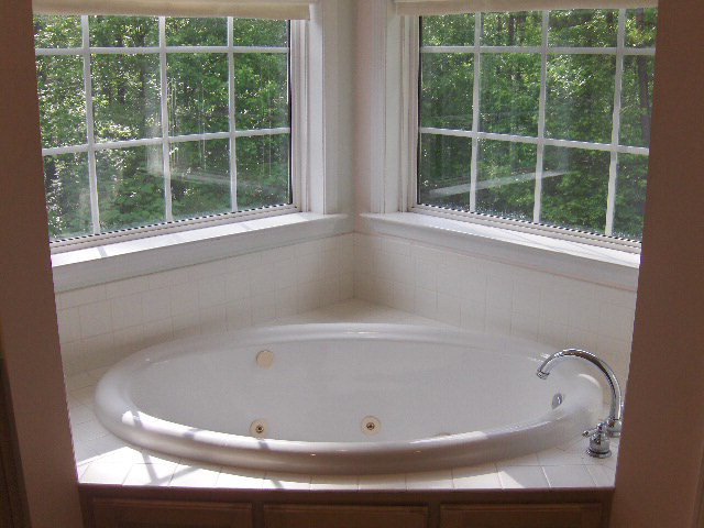 832 Cumslo Road Gray, GA 31032 - Photo 11 of 22 a bath tub sitting next to a window