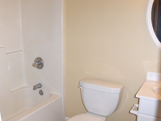 832 Cumslo Road Gray, GA 31032 - Photo 20 of 22 a bathroom with a toilet and a bathtub