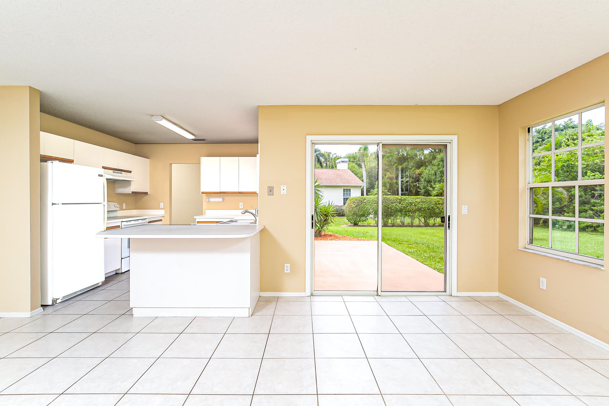 2904 Southeast Bella Road Port St. Lucie, FL 34984 - Photo 11 of 30 a view of a kitchen with microwave and refrigerator