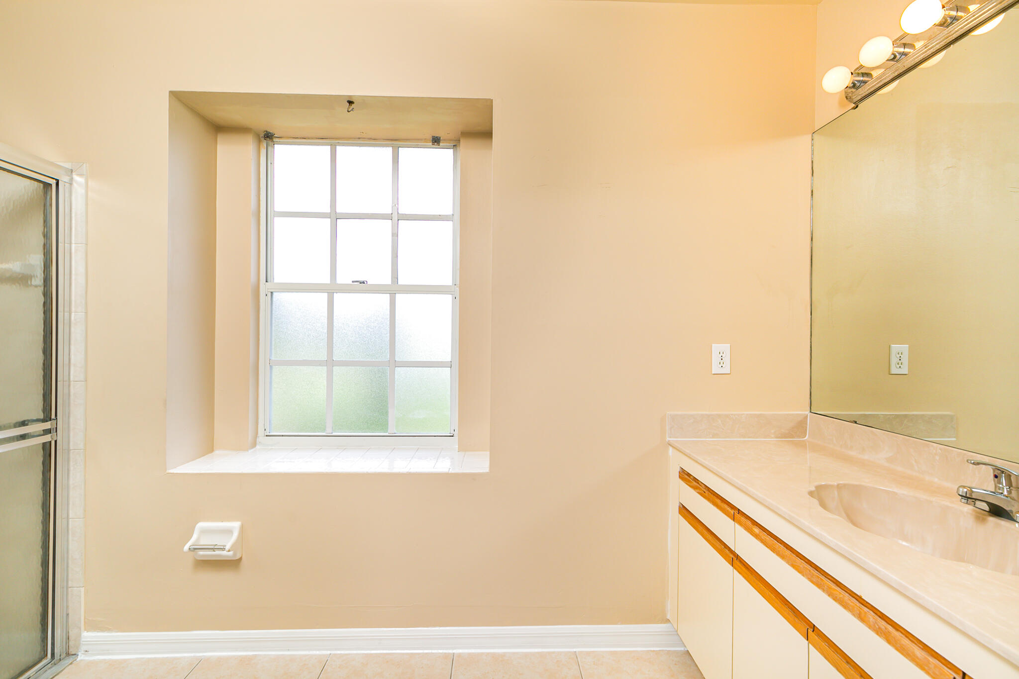 2904 Southeast Bella Road Port St. Lucie, FL 34984 - Photo 23 of 30 a bathroom with a sink and a bathtub