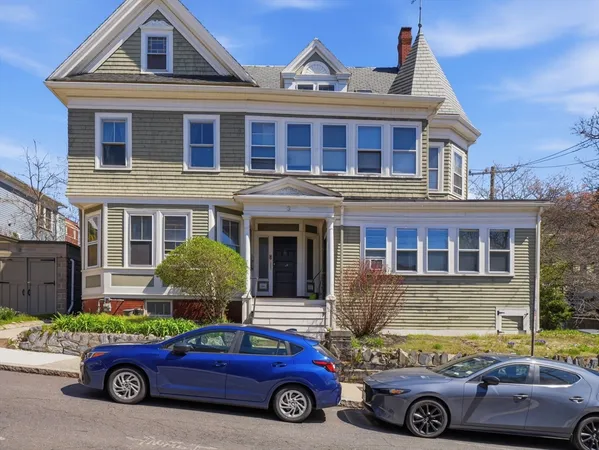 $2,850 | 3 Monmouth Street, Unit 2, Somerville, MA 02143