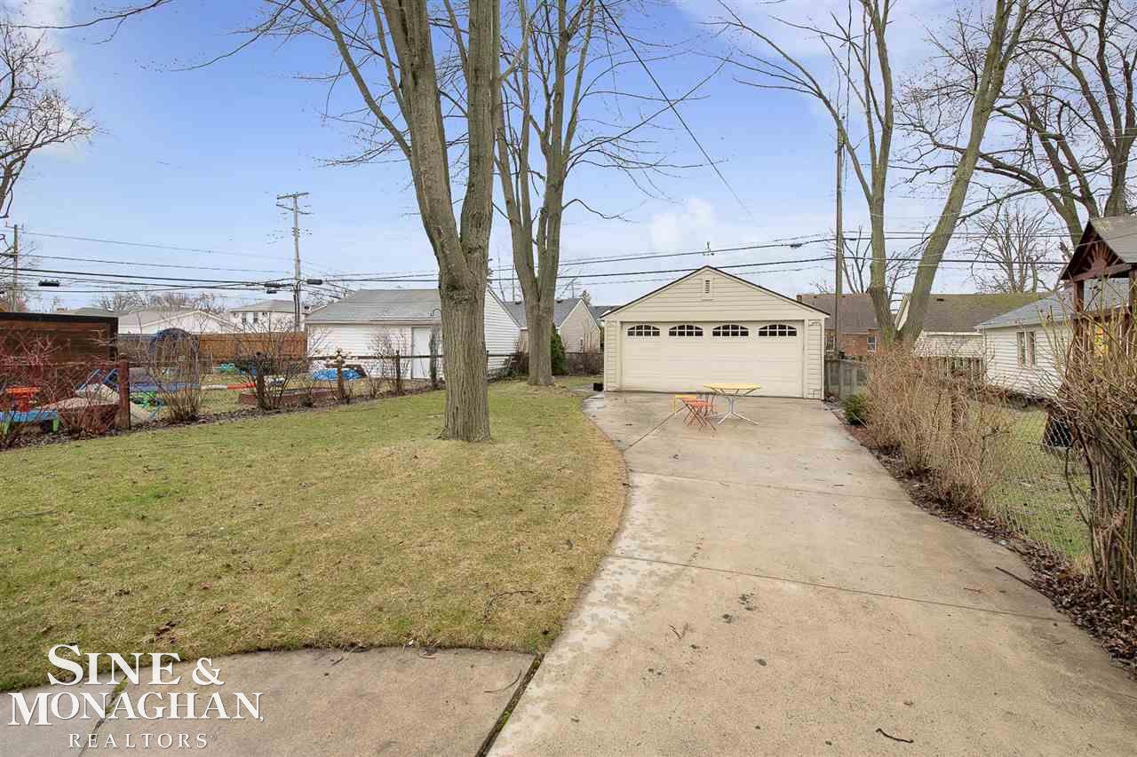 1301 Roslyn Road Grosse Pointe, MI 48236 - Photo 28 of 33 50069517-27.JPG