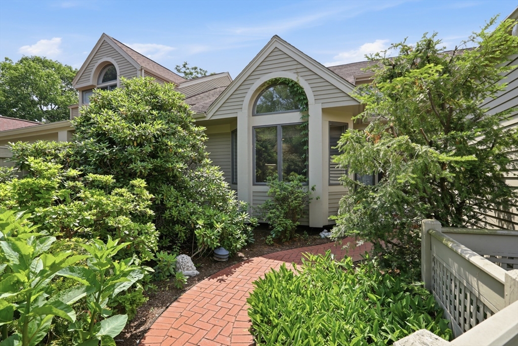 7 Wainwright Road, Unit 47 Winchester, MA 01890 - Photo 2 of 32