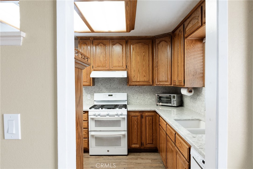 2454 Invar Court Simi Valley, CA 93065 - Photo 5 of 42 Kitchen Entry