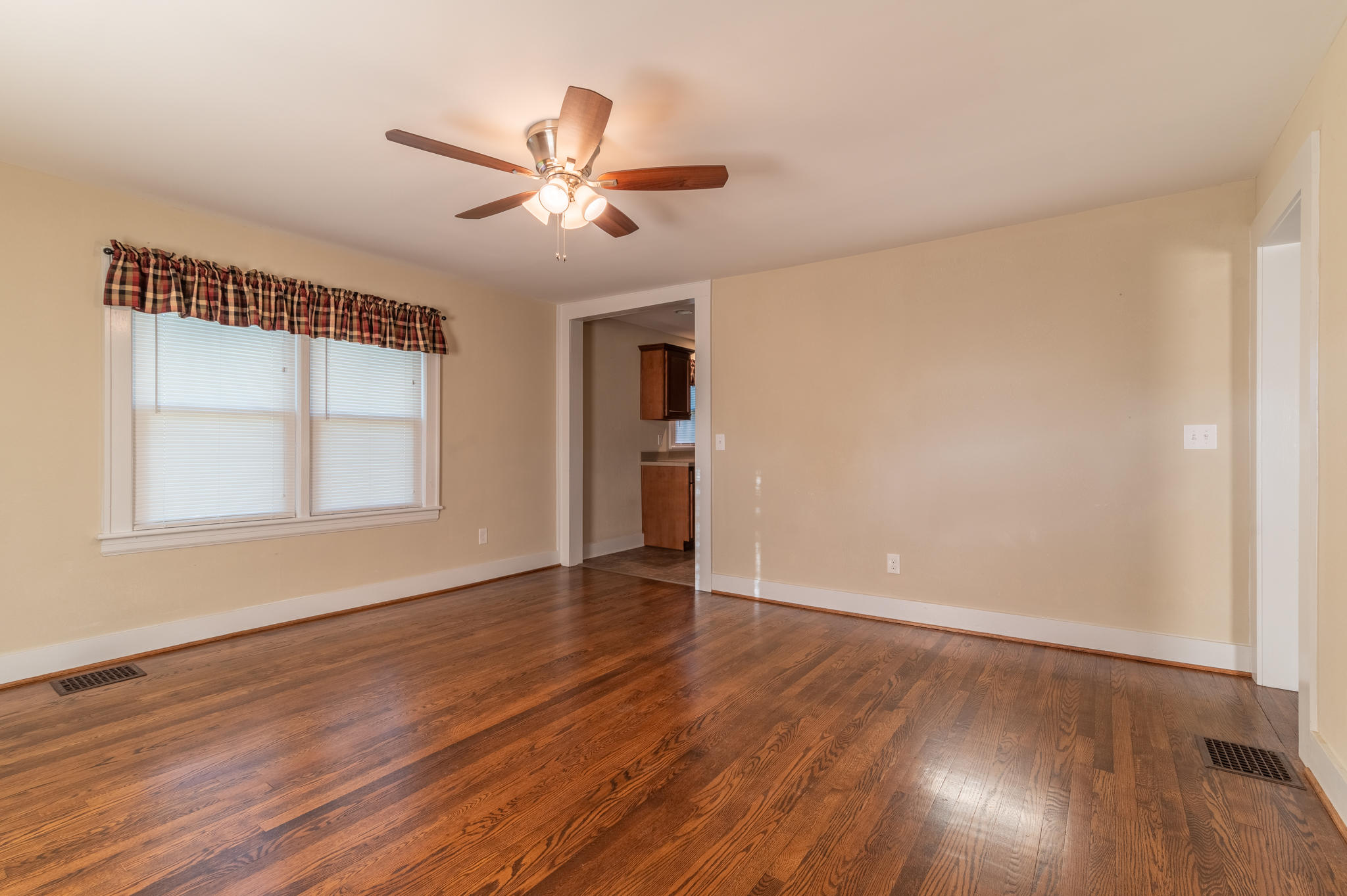 706 Hemlock Road Northwest Roanoke, VA 24017 - Photo 11 of 34 DSC_5808-HDR