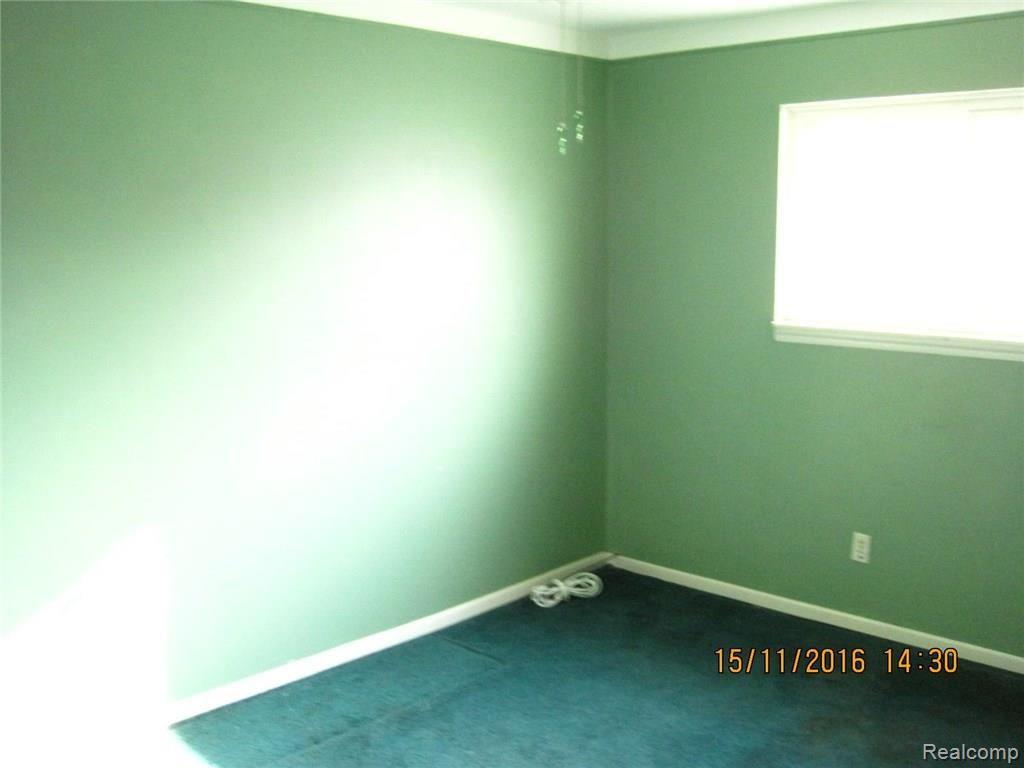 17846 Common Road Roseville, MI 48066 - Photo 10 of 19 IMG_4413.JPG