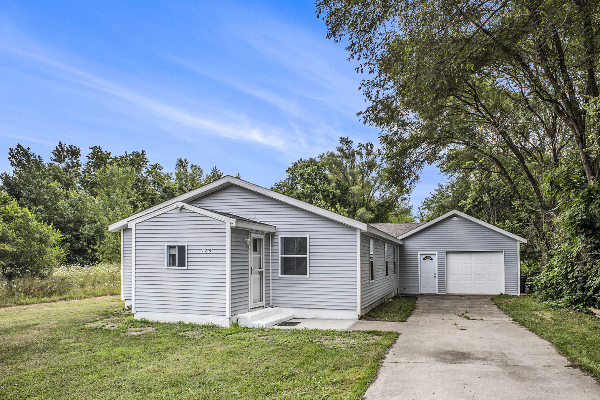 185 Felton Street Benton Harbor, MI 49022 - Photo 1 of 17 002_file_726