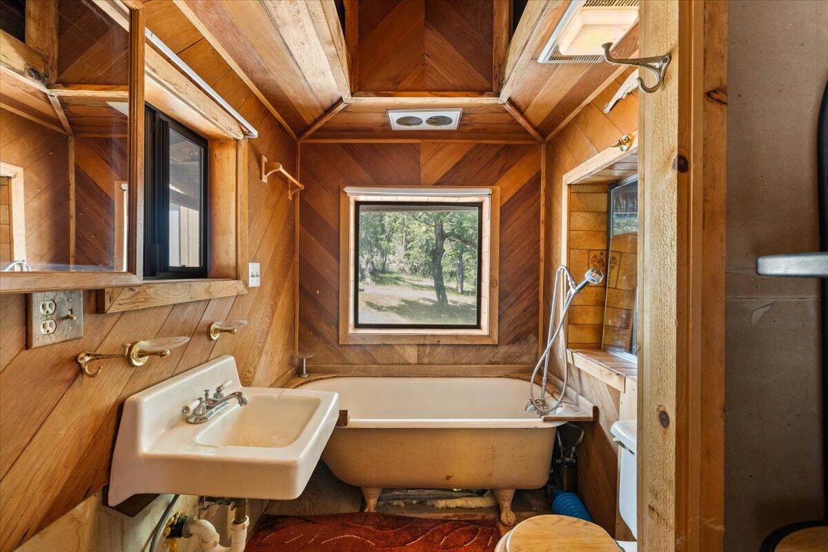 7388 Upper Applegate Road Jacksonville, OR 97530 - Photo 42 of 57 Cottage bathroom