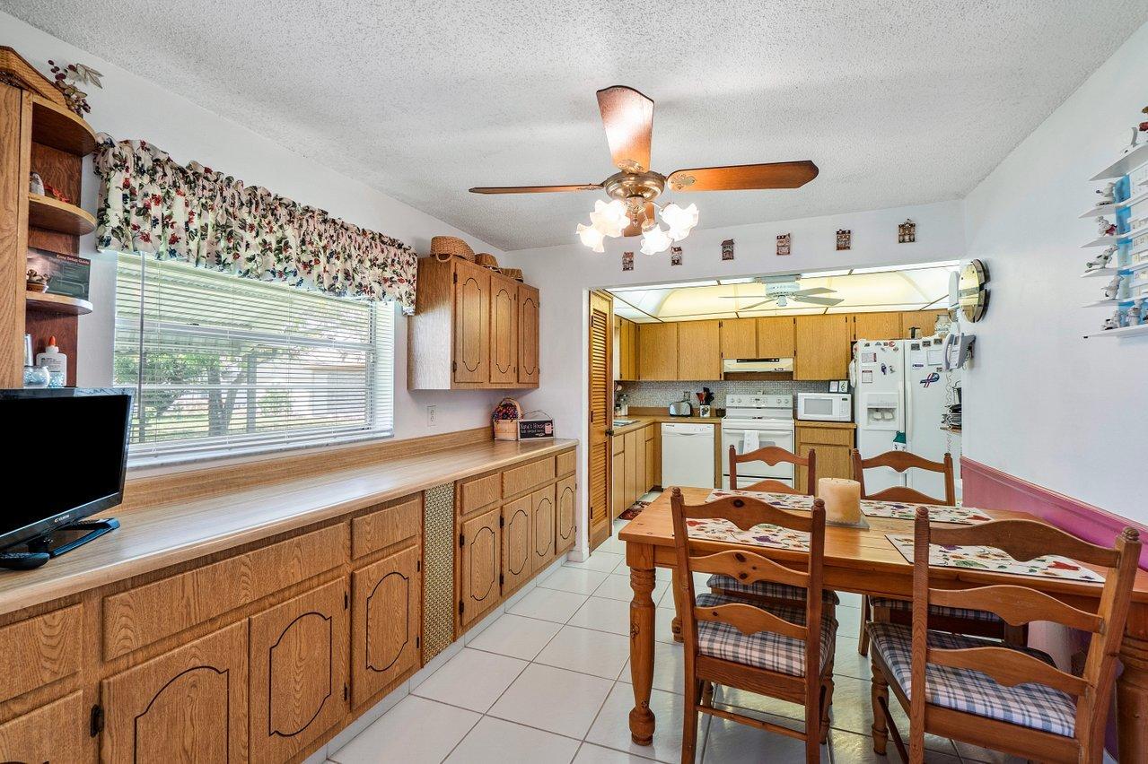9213 Southwest 18th Street Boca Raton, FL 33428 - Photo 3 of 11 008-9213Southwest18thStreet-BocaRaton-FL