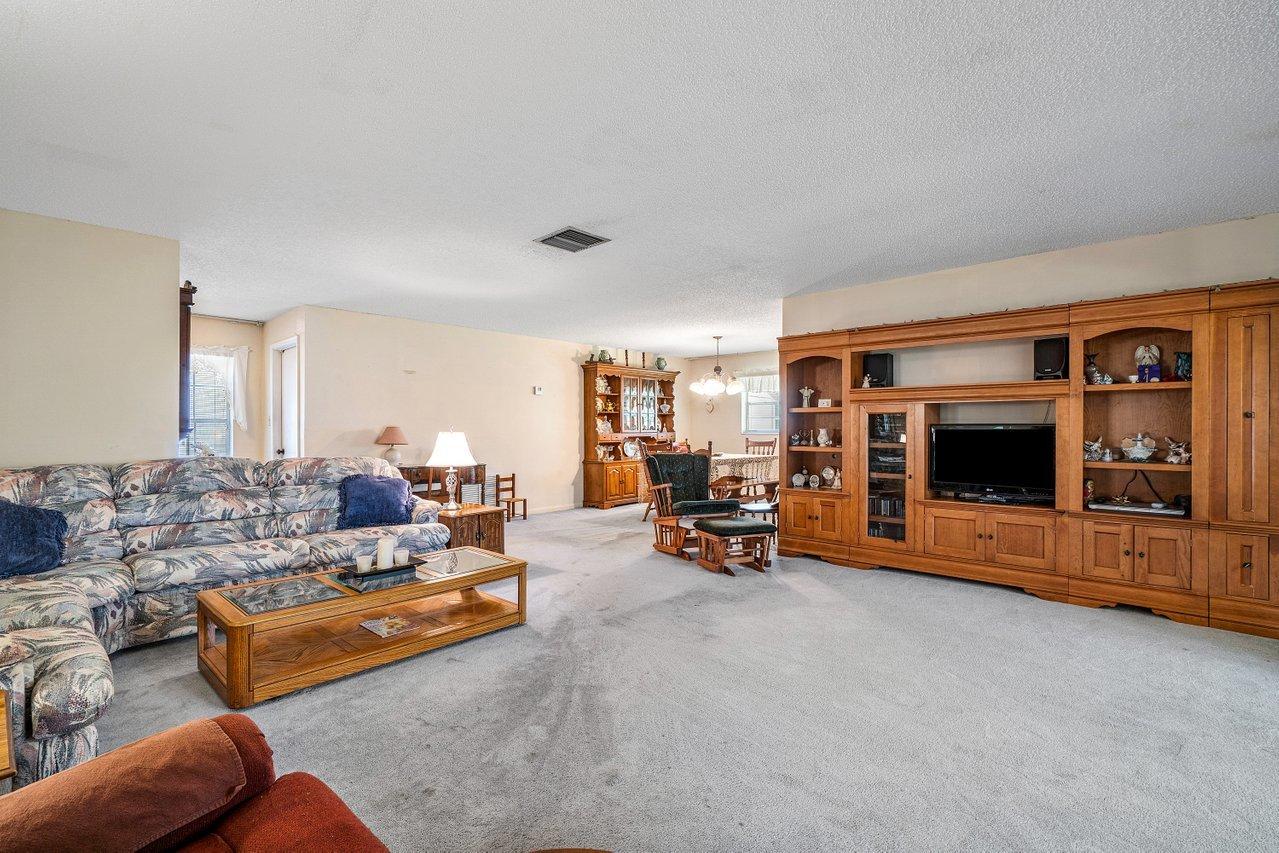 9213 Southwest 18th Street Boca Raton, FL 33428 - Photo 5 of 11 016-9213Southwest18thStreet-BocaRaton-FL