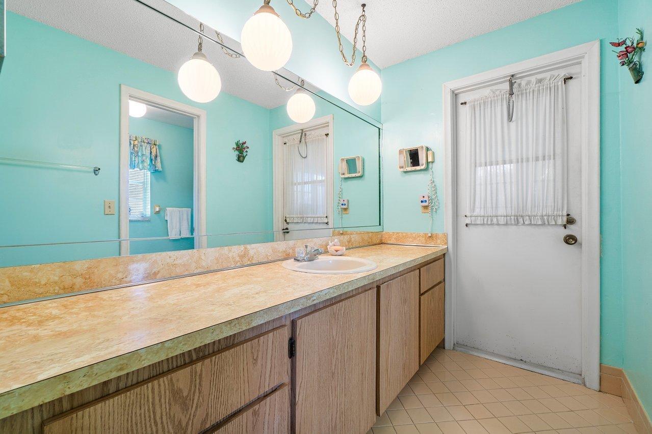 9213 Southwest 18th Street Boca Raton, FL 33428 - Photo 7 of 11 021-9213Southwest18thStreet-BocaRaton-FL