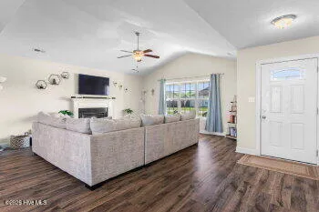 $1,850 | 318 Aquamarine Circle, Jacksonville, NC 28546