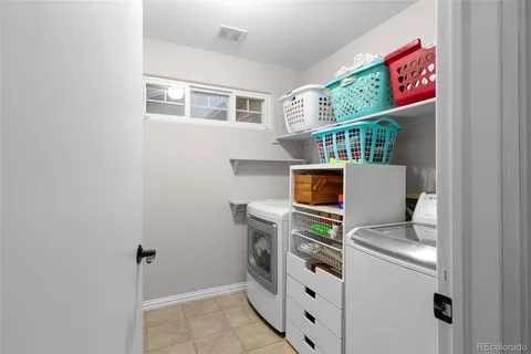 a view of kitchen with washer and dryer