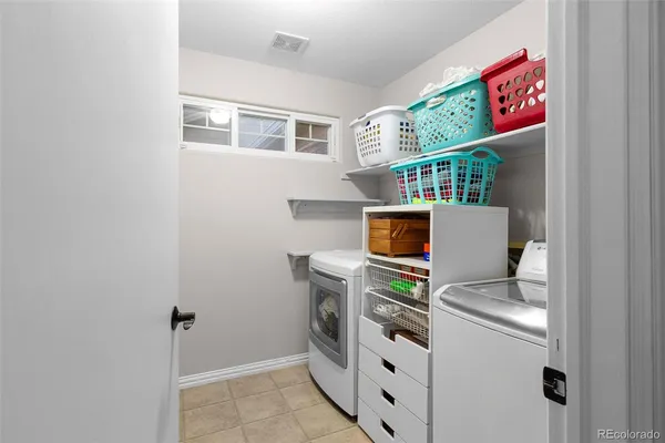 a view of kitchen with washer and dryer
