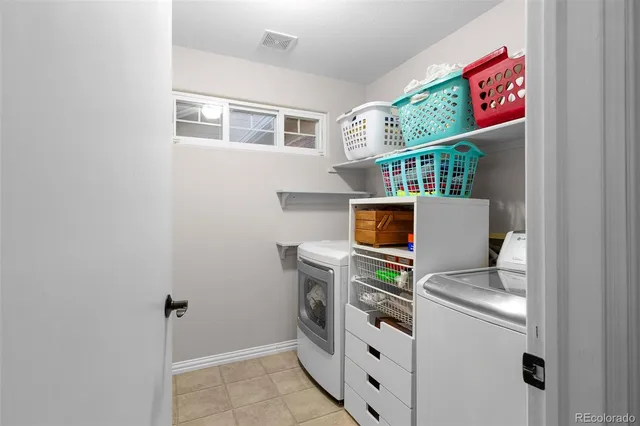 a view of kitchen with washer and dryer