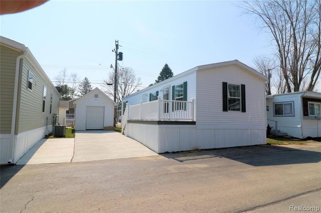 2545 Lakeshore Road Applegate, MI 48401 - Photo 1 of 21