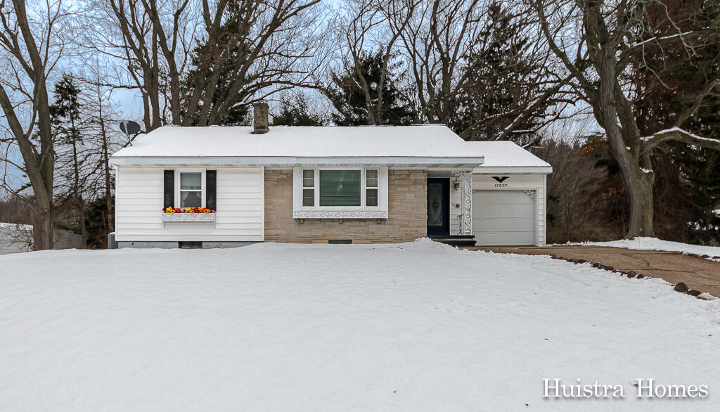 17537 Taft Road Spring Lake, MI 49456 - Photo 1 of 31 17537TaftRd01Lores