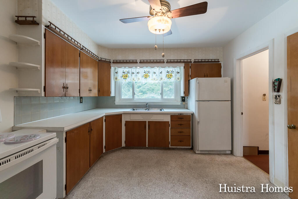 17537 Taft Road Spring Lake, MI 49456 - Photo 12 of 31 17537TaftRd12Lores