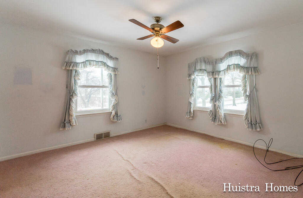 17537 Taft Road Spring Lake, MI 49456 - Photo 18 of 31 17537TaftRd18Lores