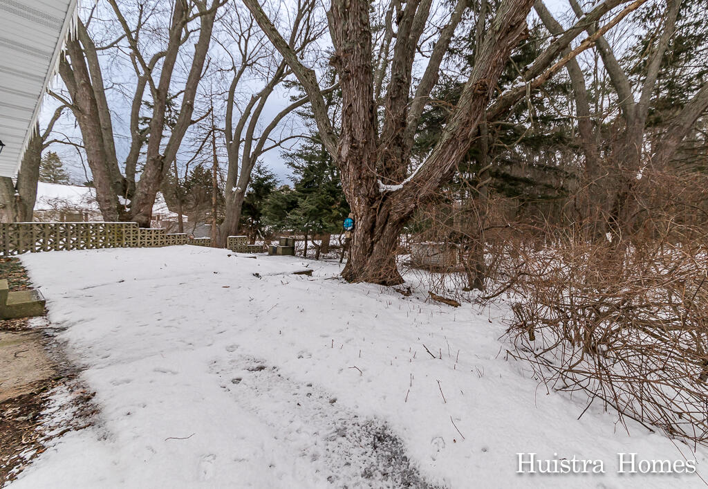 17537 Taft Road Spring Lake, MI 49456 - Photo 3 of 31 17537TaftRd03Lores