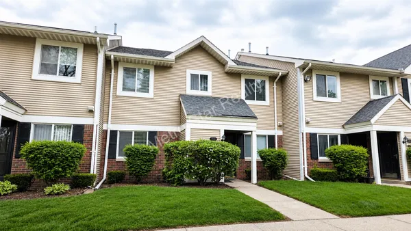 $184,900 | 31548 Orchard Creek, Farmington Hills, MI 48334