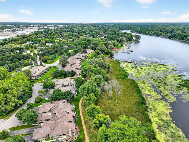 $639,900 | 2905 Fox Run, Appleton, WI 54914