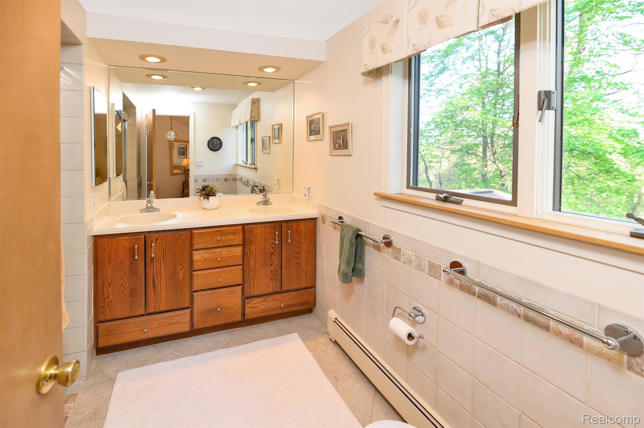 5784 Thorny Ash Road Rochester, MI 48306 - Photo 27 of 60 Primary Bathroom