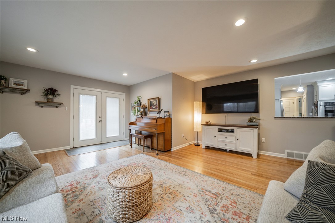 2130 Marshfield Road Cleveland, OH 44124 - Photo 5 of 35
