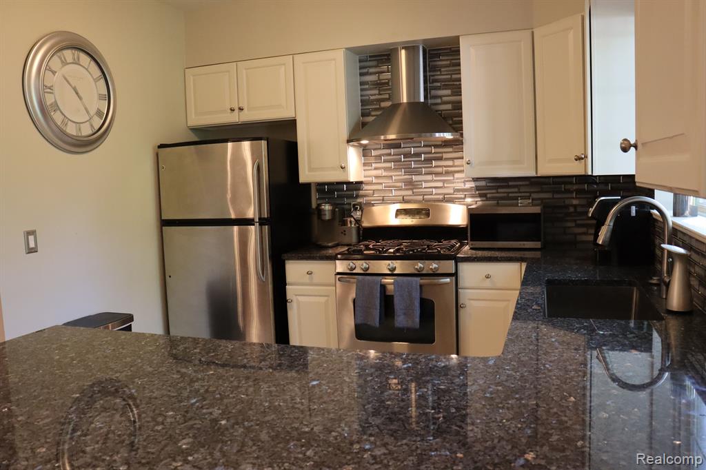 41567 Glade Road Canton, MI 48187 - Photo 8 of 25