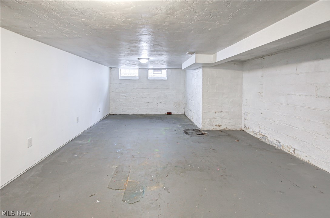 4134 Bayard Road Cleveland, OH 44121 - Photo 29 of 34 Gallery Image 29