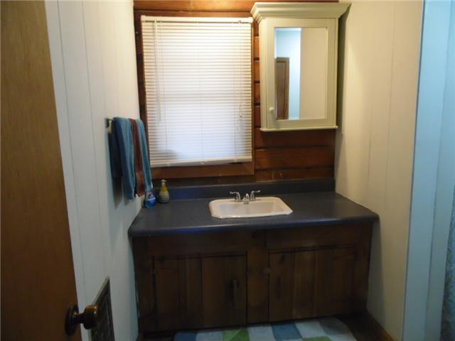 33 Whitsett Road Nashville, TN 37210 - Photo 6 of 17 Full bath on main level
