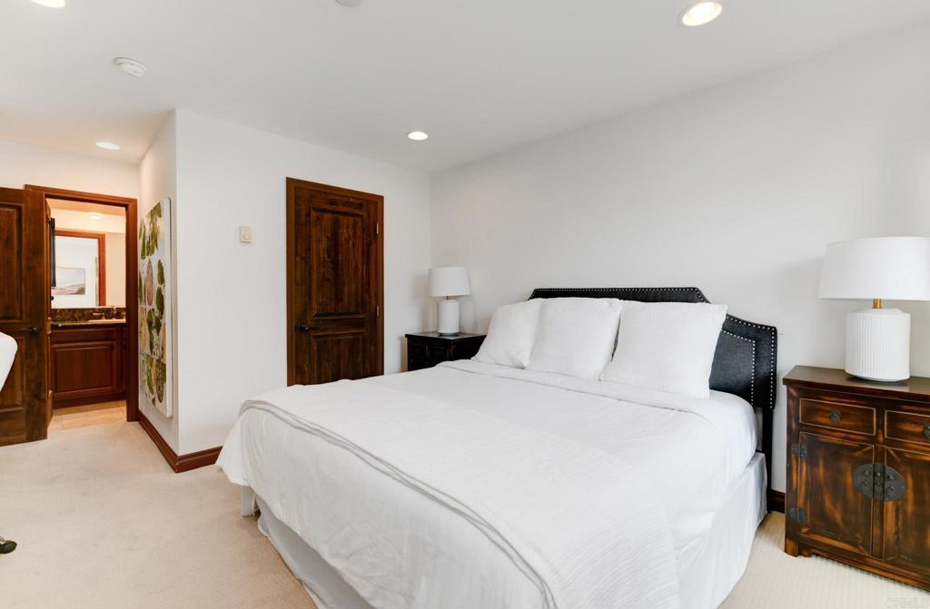 935 Genter Street, Unit 212 La Jolla, CA 92037 - Photo 16 of 23 a bedroom with a bed and a lamp