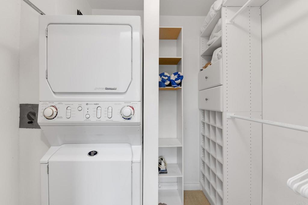 935 Genter Street, Unit 212 La Jolla, CA 92037 - Photo 18 of 23 a view of a hallway with entryway and white walls