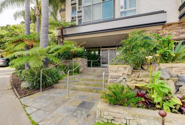 $4,700 | 935 Genter Street, Unit 212, La Jolla, CA 92037