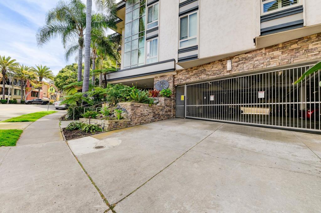 935 Genter Street, Unit 212 La Jolla, CA 92037 - Photo 22 of 23 a view of a backyard with a garden