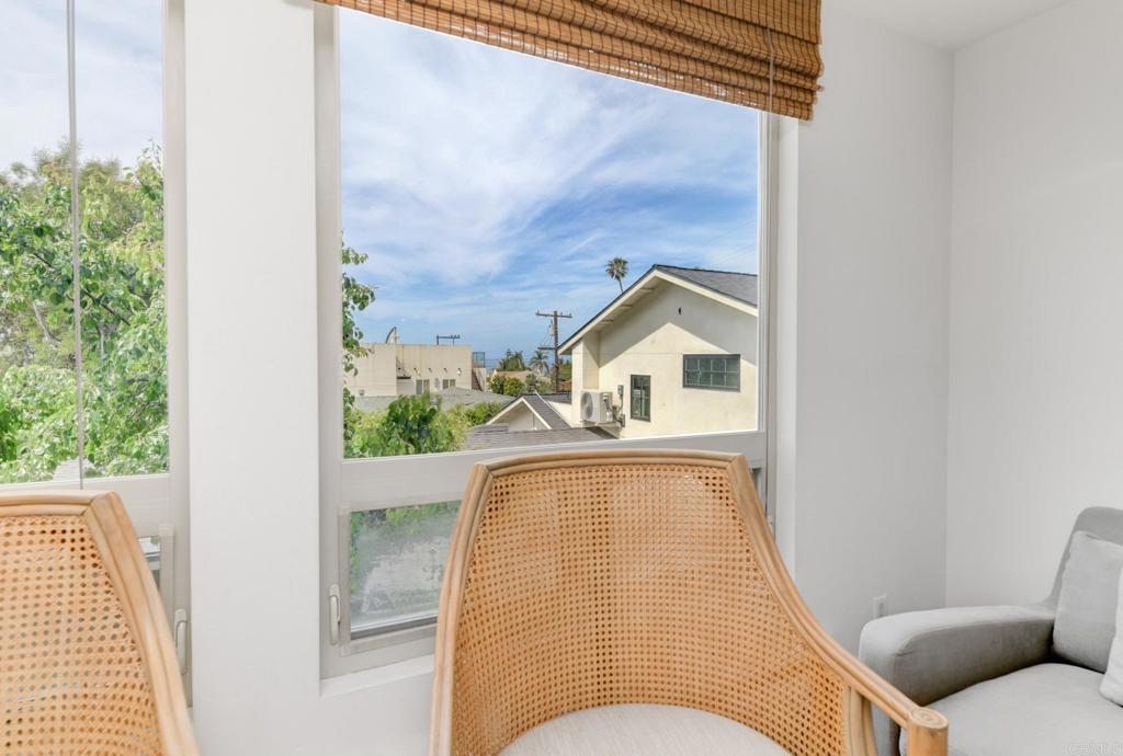 935 Genter Street, Unit 212 La Jolla, CA 92037 - Photo 5 of 23 a view of living room