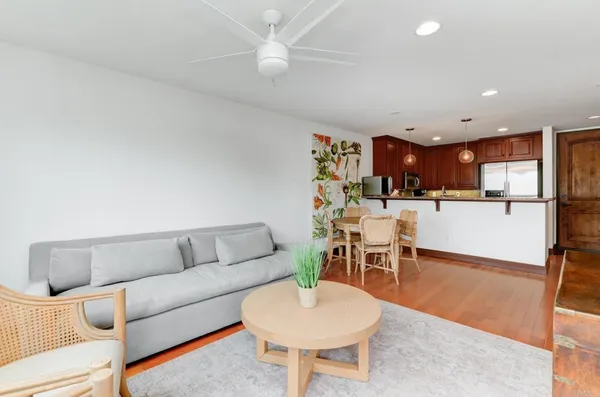 $4,700 | 935 Genter Street, Unit 212, La Jolla, CA 92037