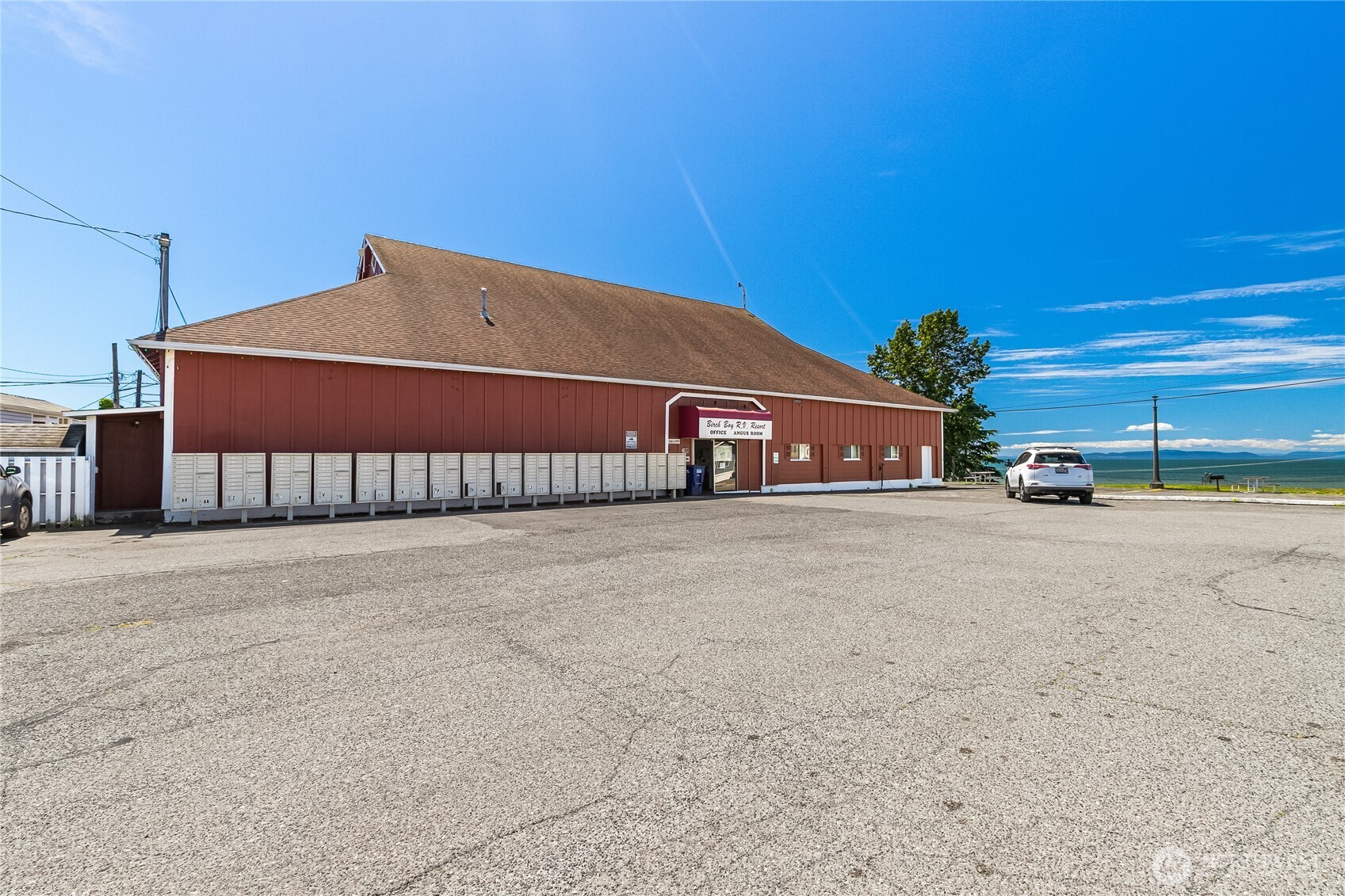 8080 Harborview Road, Unit 167 Blaine, WA 98230 - Photo 26 of 27 a view of a car garage