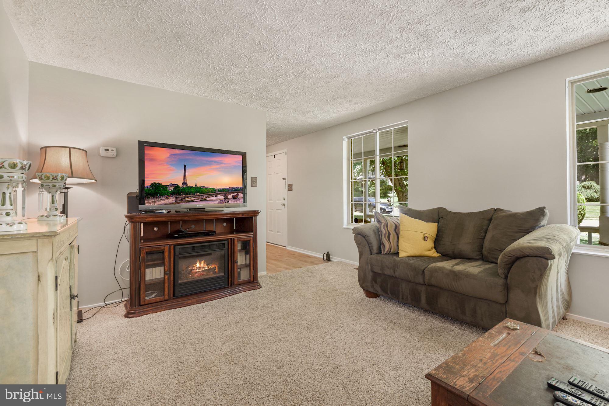 5734 Heming Avenue Springfield, VA 22151 - Photo 17 of 52 Family room