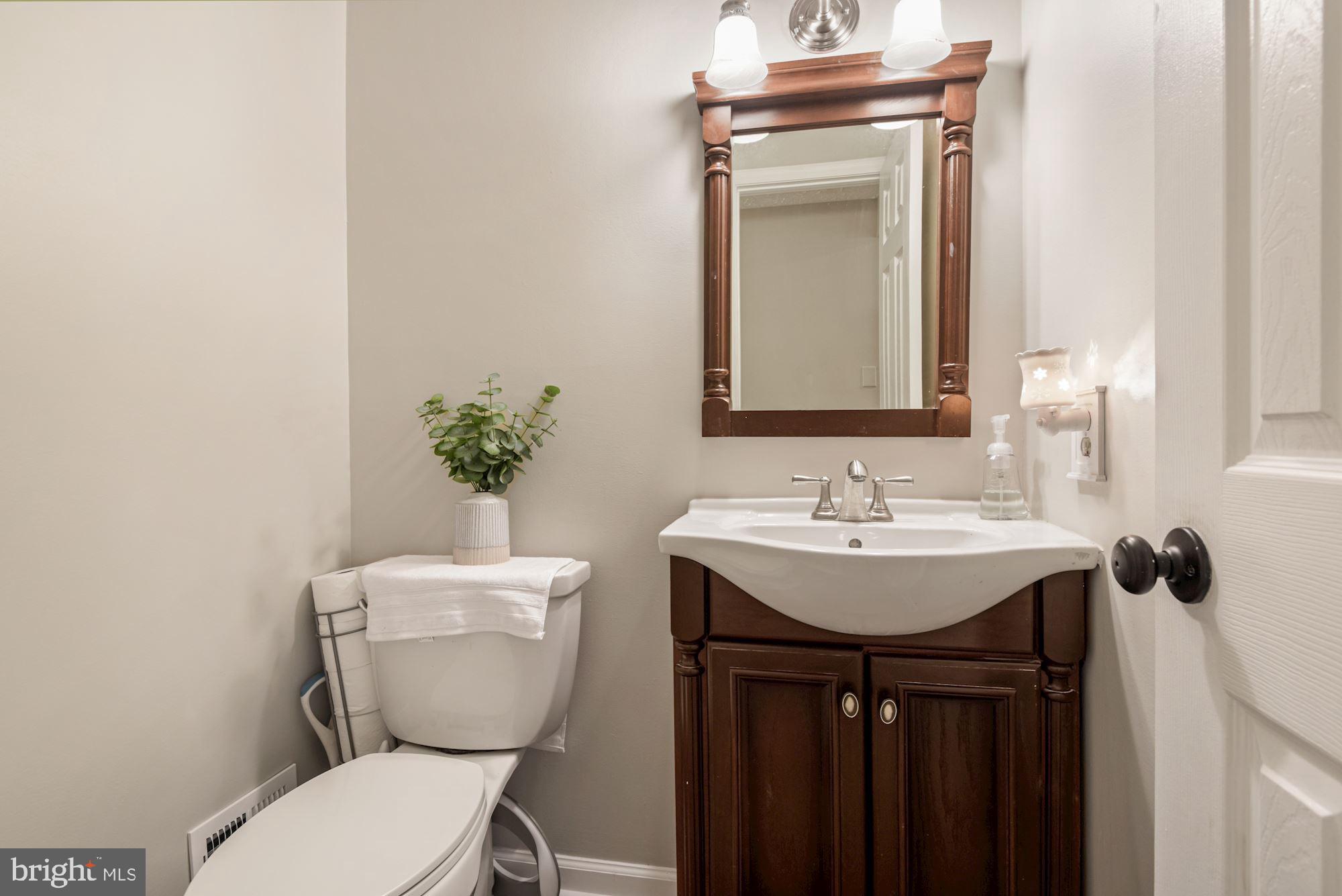 5734 Heming Avenue Springfield, VA 22151 - Photo 22 of 52 Main level half bath