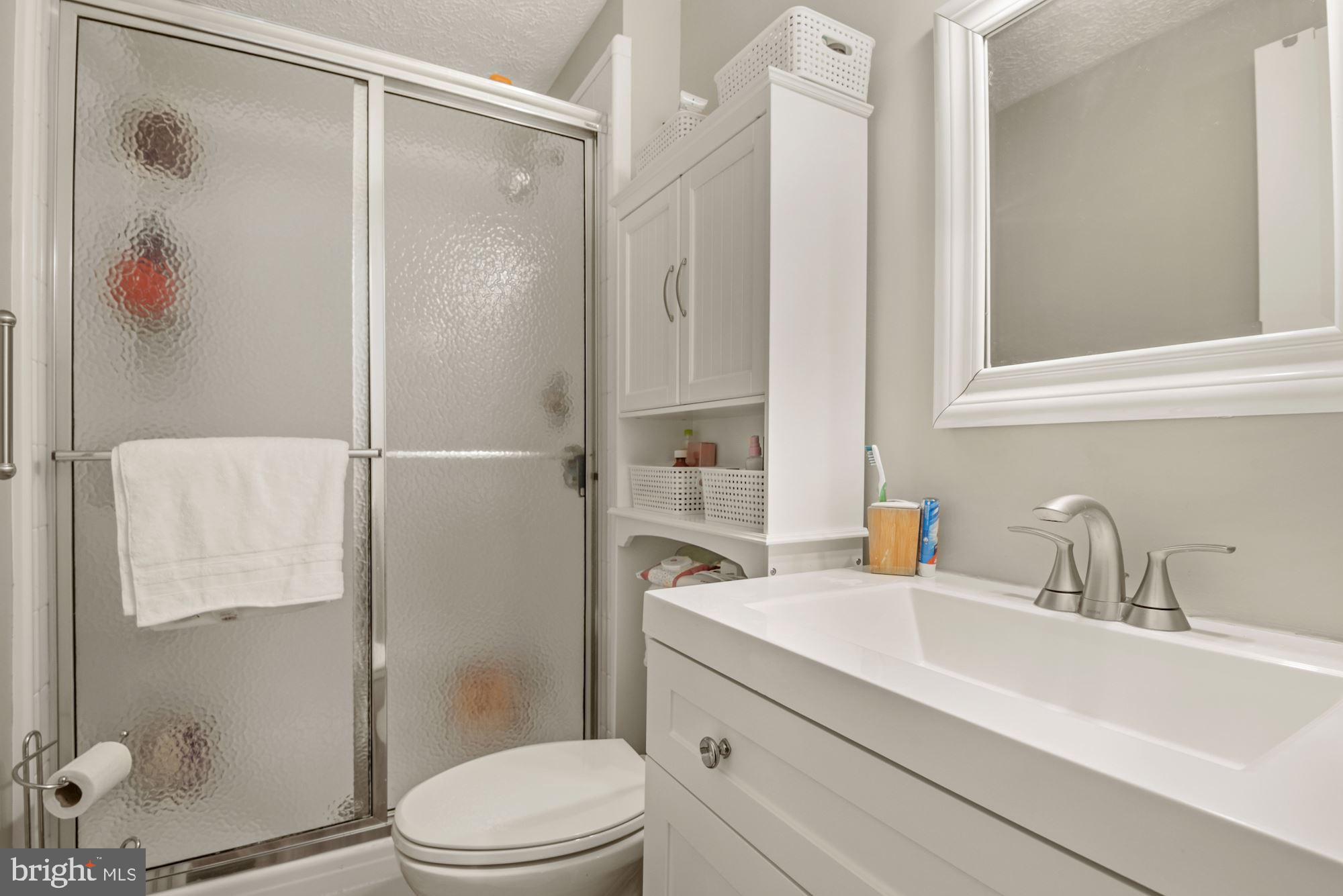 5734 Heming Avenue Springfield, VA 22151 - Photo 26 of 52 Primary bathroom