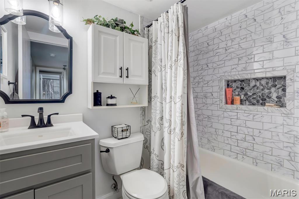 757 Ridgeside Drive, Unit B Ballwin, MO 63021 - Photo 15 of 27