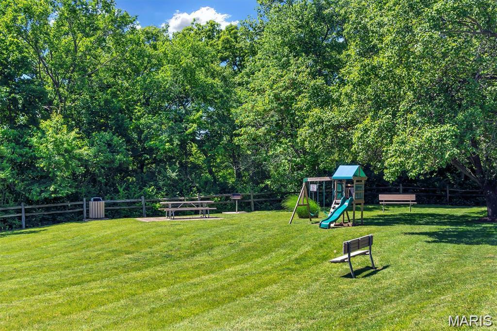 757 Ridgeside Drive, Unit B Ballwin, MO 63021 - Photo 20 of 27