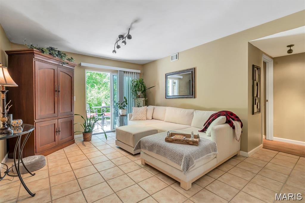 757 Ridgeside Drive, Unit B Ballwin, MO 63021 - Photo 8 of 27