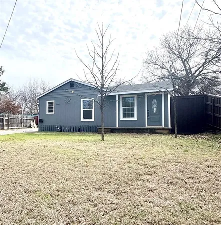 a house view with a backyard space