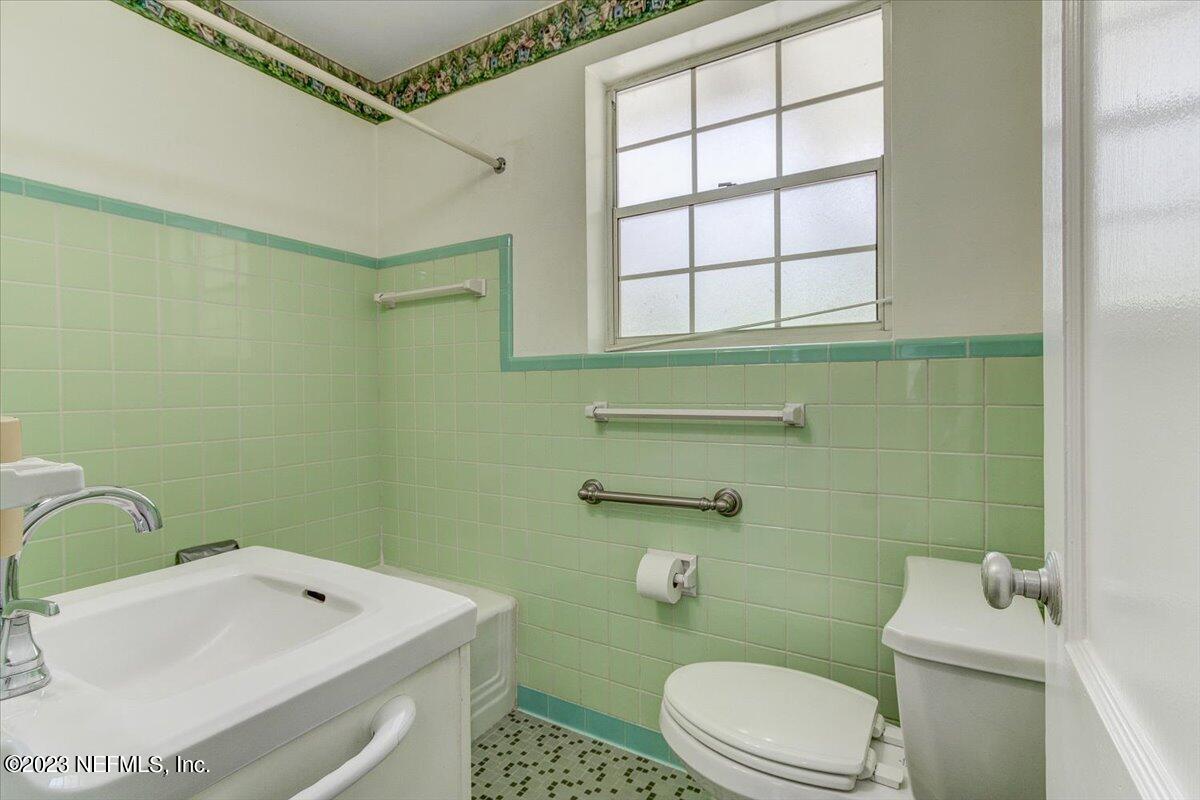 807 Nightingale Road Jacksonville, FL 32216 - Photo 19 of 27 19-Bath 2