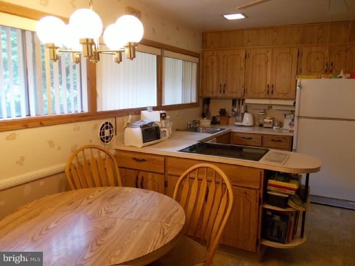 23 Rust Hill Road Levittown, PA 19056 - Photo 5 of 24 Kitchen